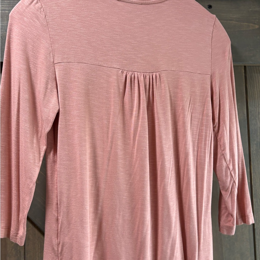Kettlewell Rosewood V-neck, loose fit T, 3/4 sleeve. Size small - Picture 4 of 4